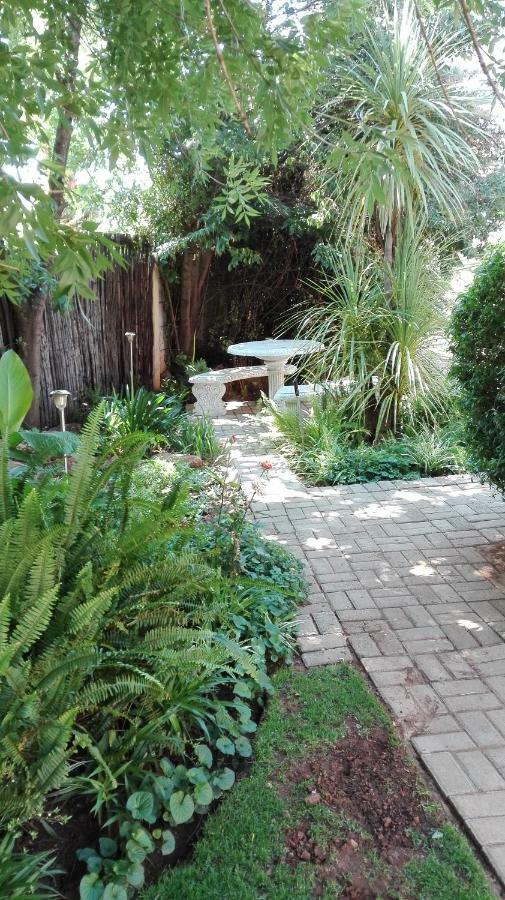 Ukarimu Guest House Klerksdorp Exterior photo