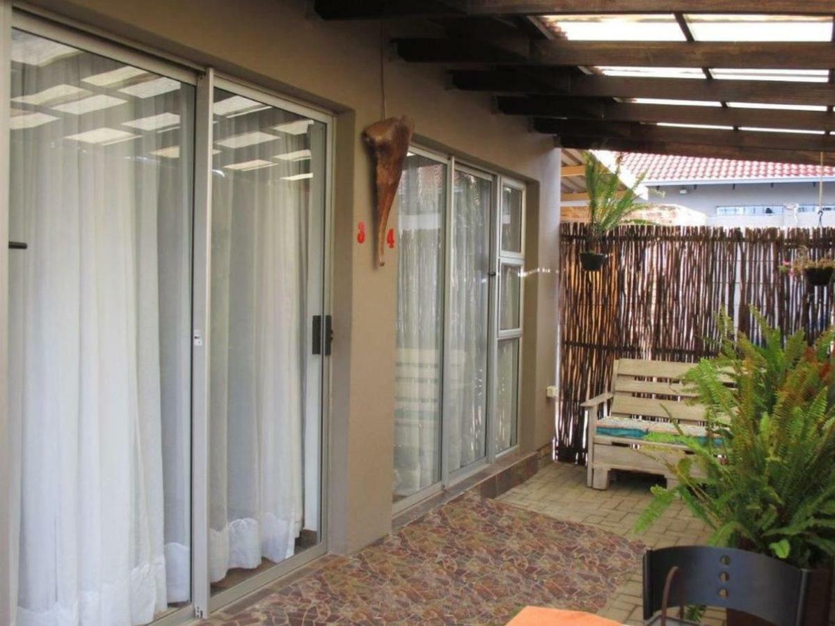 Ukarimu Guest House Klerksdorp Exterior photo